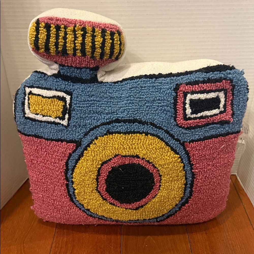 Retro style rug tuft camera throw pillow 17x17” READ